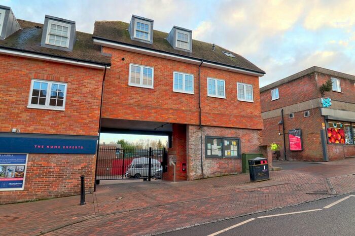 1 Bedroom Flat To Rent In Hampden Place, Station Approach, Great Missenden, Buckinghamshire HP16