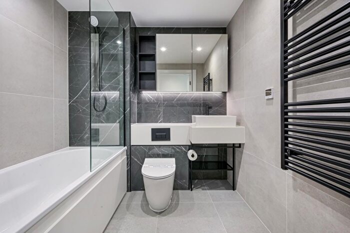 2 Bedroom Flat To Rent In Emperor Point, Woodberry Down, London, N4