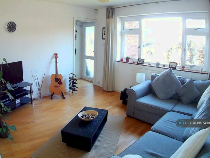 2 Bedroom End Of Terrace House To Rent In Kettlewell Close, Warwick, CV34