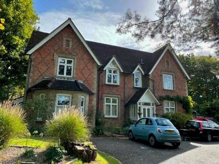 Studio To Rent In Jackmans Lane, Woking, Surrey, GU21