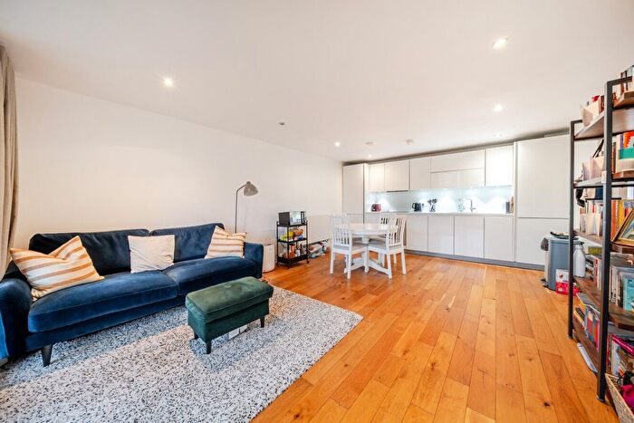 2 Bedroom Flat For Sale In Offenham Road, Oval, London, SW9