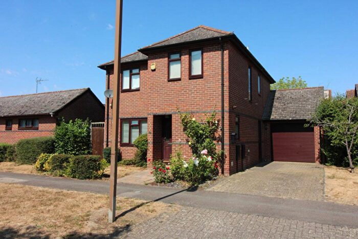 3 Bedroom Detached House For Sale In Chase Avenue, Walton Park, Milton Keynes, Buckinghamshire, MK7