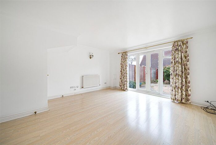 3 Bedroom End Of Terrace House To Rent In Lower Green Gardens, Worcester Park, Surrey, KT4