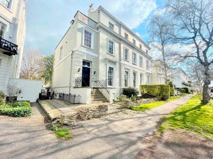 1 Bedroom Flat To Rent In Pittville Lawn, Cheltenham, GL52