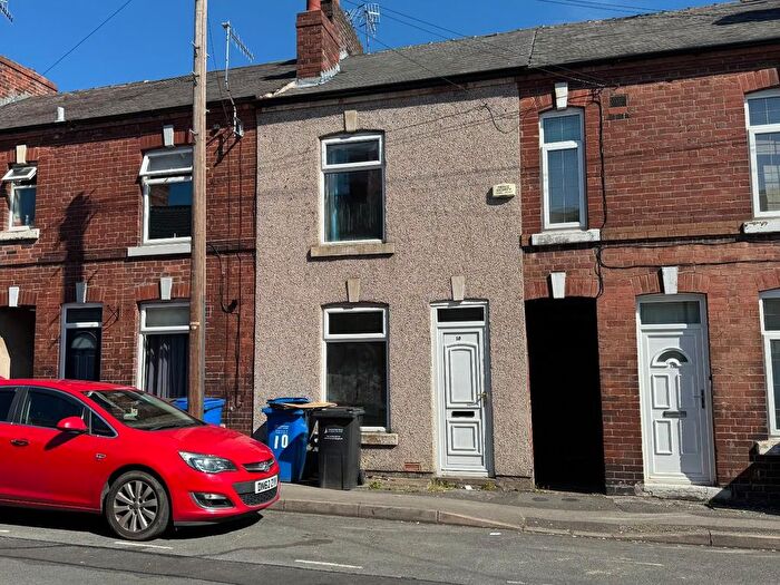 3 Bedroom Terraced House For Sale In Hardwick Street, Chesterfield, S41