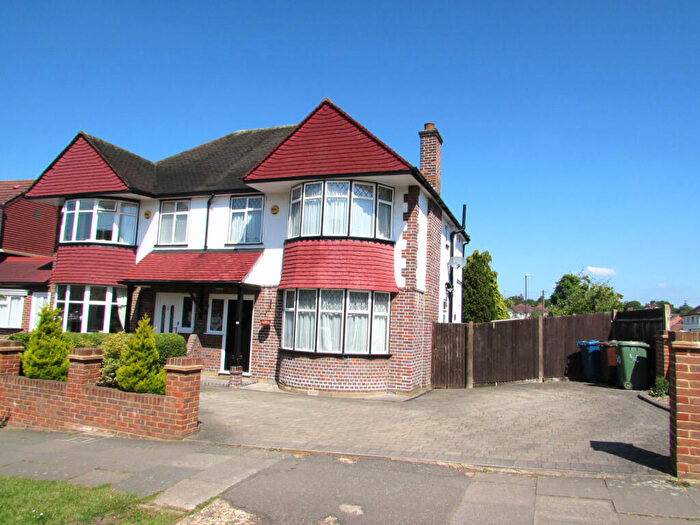 3 Bedroom Semi-Detached House To Rent In The Avenue, Harrow Weald, Middlesex, HA3