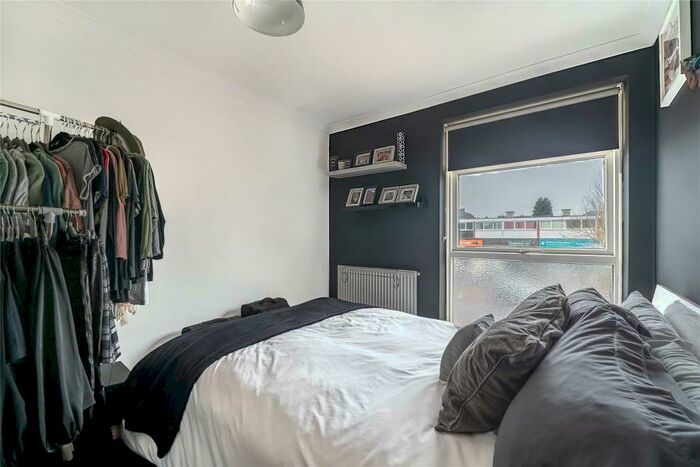 2 Bedroom Apartment To Rent In Horsell, Woking, Surrey, GU21