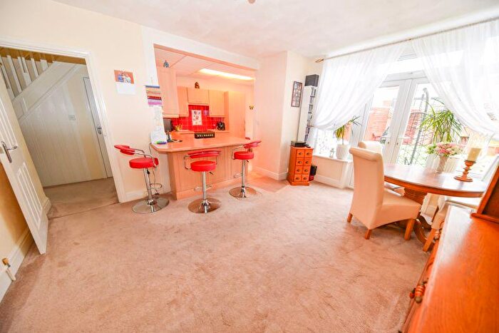 3 Bedroom End Of Terrace House For Sale In Park Grove, Cosham, PO6