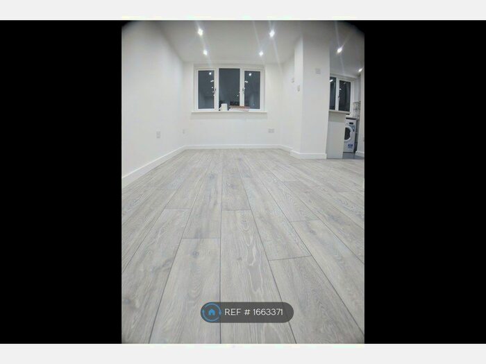 Studio To Rent In Bletchley, Milton Keynes, MK3