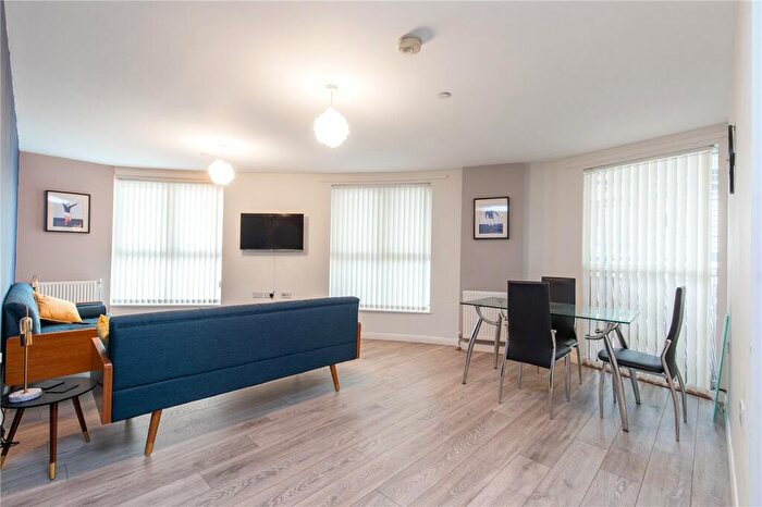 2 Bedroom Apartment To Rent In Queensland Road, London, N7