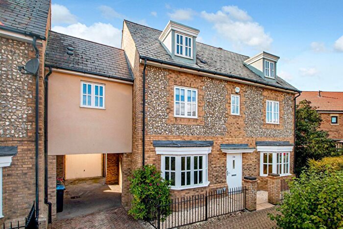 6 Bedroom Link Detached House To Rent In Hidcote Drive, Westcroft, Milton Keynes, MK4