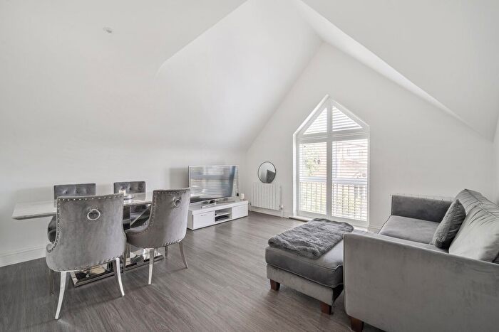2 Bedroom Flat For Sale In Braemar Gardens, West Wickham, Kent, BR4