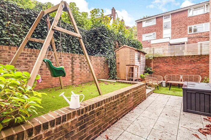 3 Bedroom Semi-Detached House To Rent In Ravensdale Gardens London, SE19