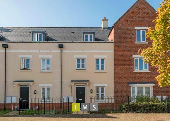 4 Bedroom Property To Rent In Pioneer Way, Bicester, OX26