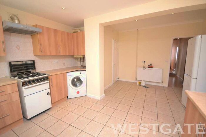 4 Bedroom Terraced House To Rent In Wykeham Road, Reading, RG6