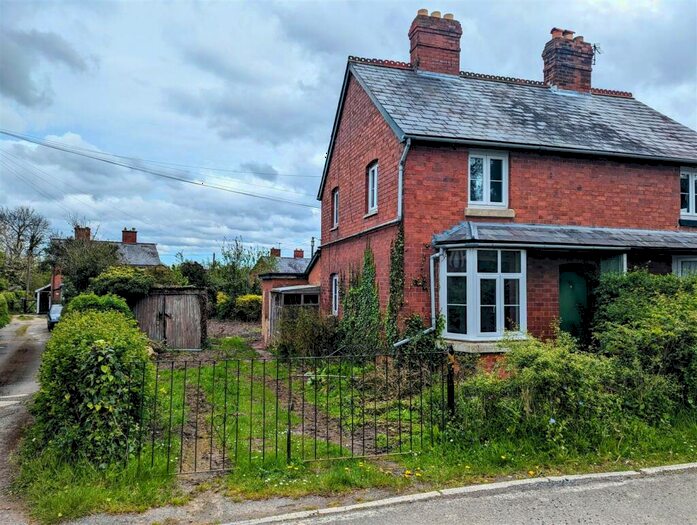 3 Bedroom Semi-Detached House For Sale In Hereford, HR4