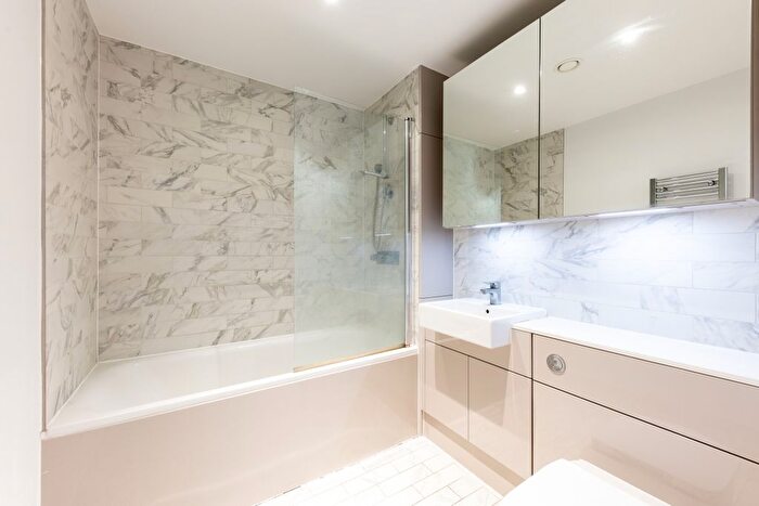 2 Bedroom Flat To Rent In Hurlock Heights, London, SE17