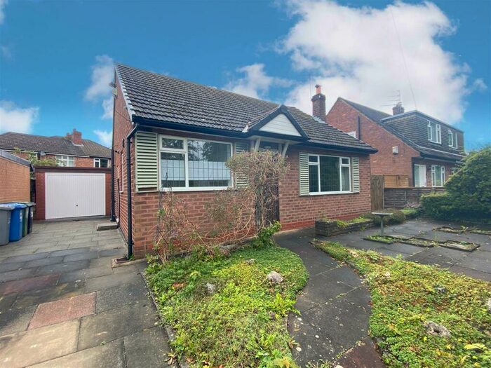2 Bedroom Detached Bungalow To Rent In Alma Road, Sale, M33