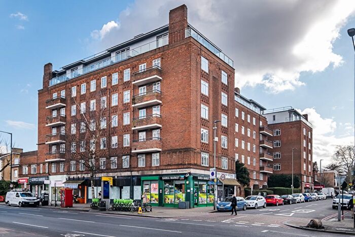 3 Bedroom Flat To Rent In Keswick Road, London, SW15