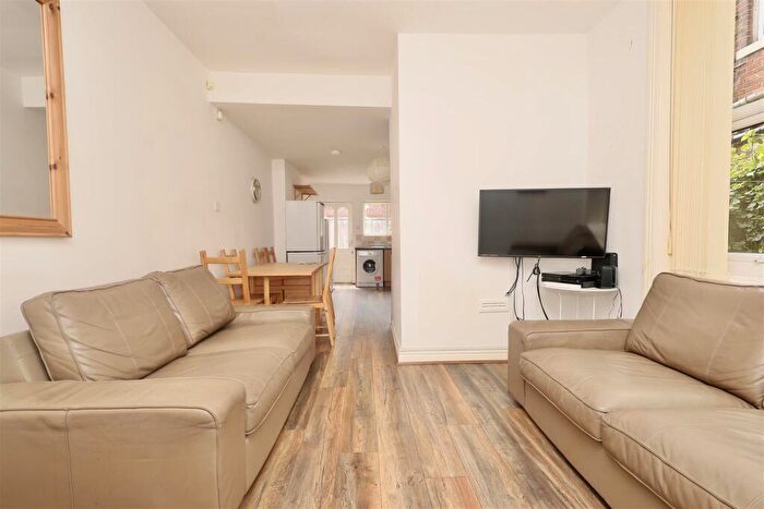 6 Bedroom Terraced House To Rent In Warton Terrace, Heaton, Newcastle Upon Tyne, NE6