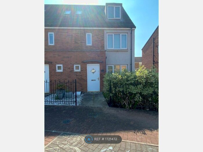 4 Bedroom Semi-Detached House To Rent In Crimdon Beck Close, Stockton-On-Tees, TS18