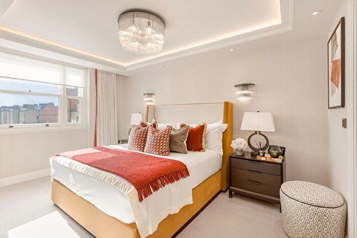 3 Bedroom Flat To Rent In Prince Of Wales Terrace, Kensington, London, United Kingdom, W8