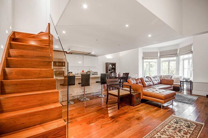 3 Bedroom Flat To Rent In Wimbledon Park Side, Wimbledon Common, London, SW19