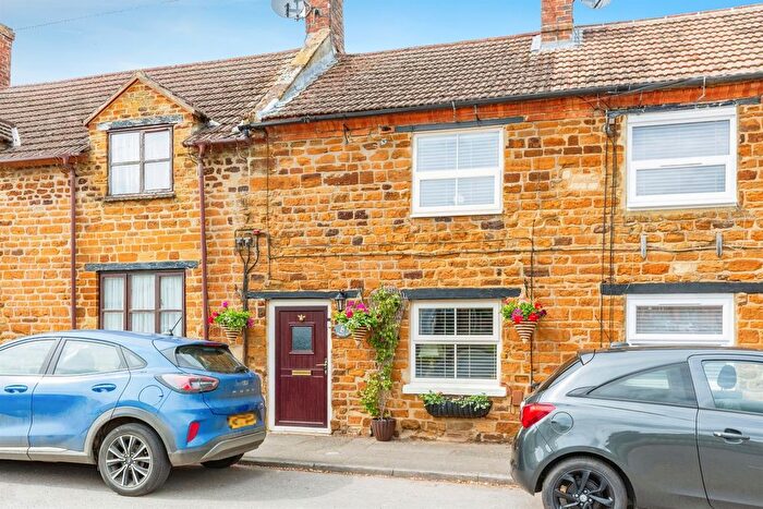 3 Bedroom Cottage For Sale In The Green, Hardingstone, Northampton, NN4