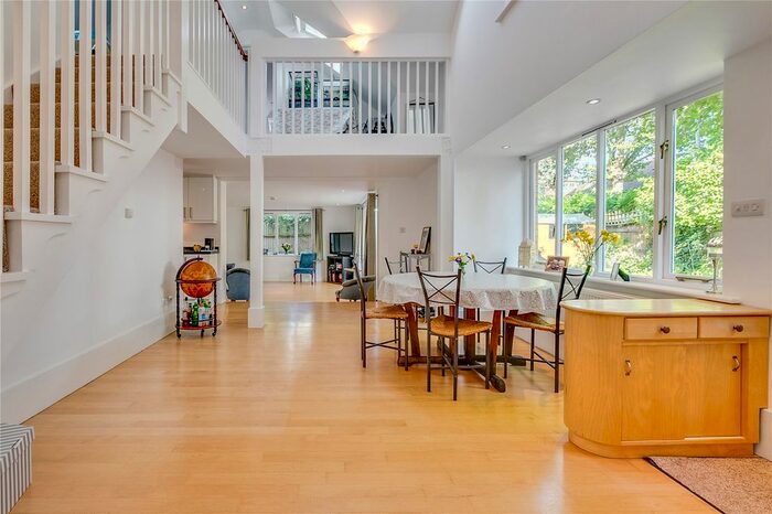 2 Bedroom Detached House To Rent In High Park Road, Kew, TW9