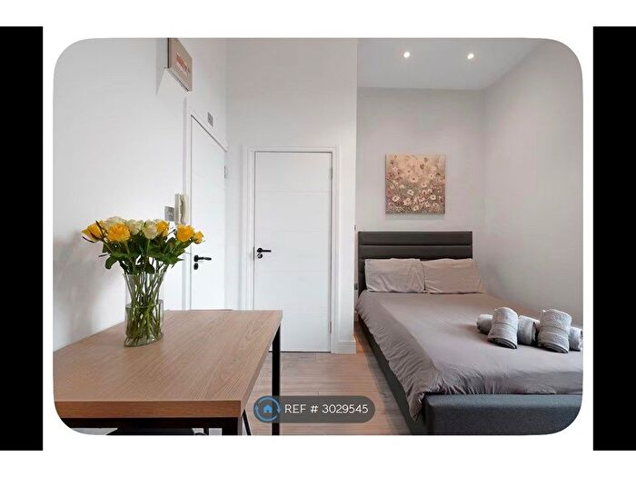 Studio To Rent In Perham Road, London, W14
