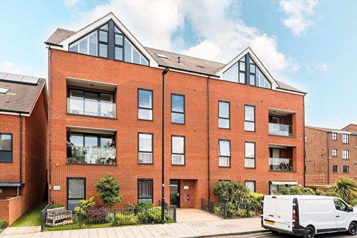 2 Bedroom Flat To Rent In Valley Road, Streatham, SW16