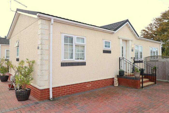 2 Bedroom Park Home For Sale In Hawk Hill, Battlesbridge, Wickford, SS11