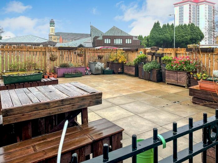 1 Bedroom Flat To Rent In Union Court, Paisley, Renfrewshire, PA2