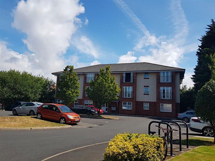 2 Bedroom Flat To Rent In Hillcrest Court, Wallasey, CH44