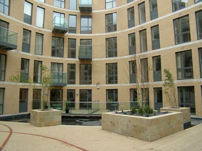 2 Bedroom Apartment To Rent In I Land, B5