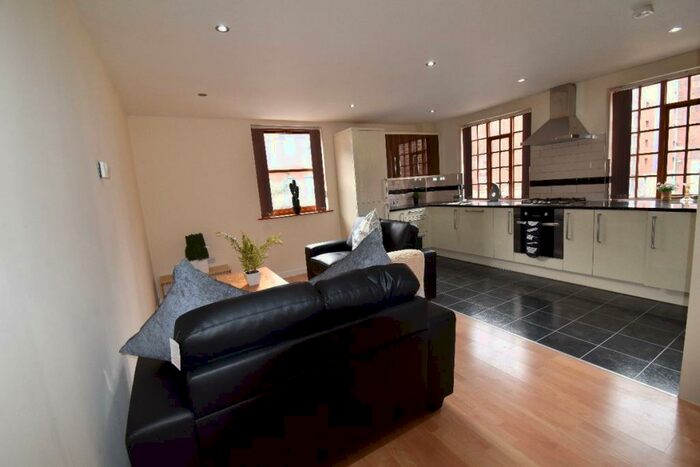 4 Bedroom Apartment To Rent In Lion Works - City Campus, S1