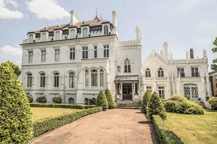 2 Bedroom Flat To Rent In Goldhawk Road, London, W6