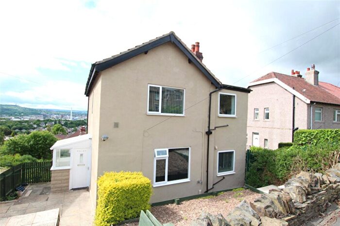 Apartment To Rent In Ashbrow Road, Huddersfield, West Yorkshire, HD2