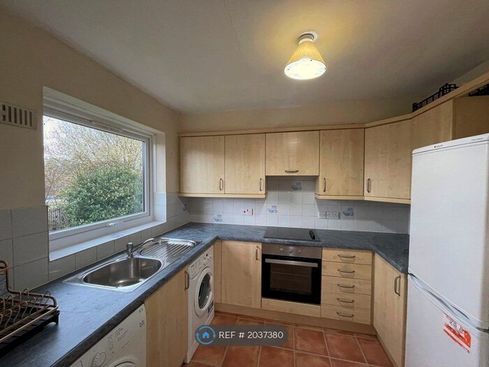 2 Bedroom Flat To Rent In Jasmine Gardens, Harrow, HA2