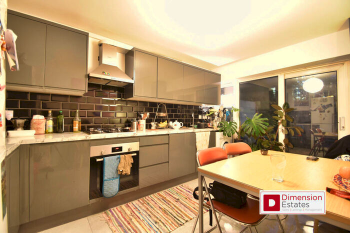 3 Bedroom Flat To Rent In Kedleston Walk, Bethnal Green, East London, London, E2