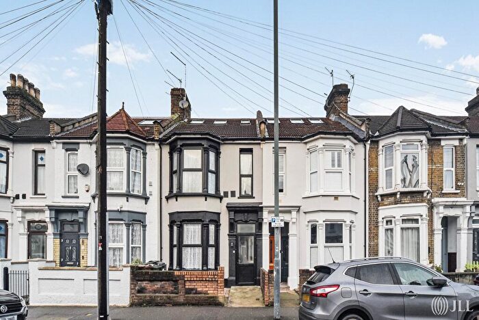 6 Bedroom Terraced House For Sale In Warren Road, London, E10