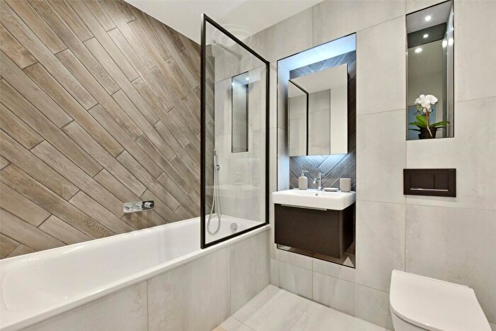 2 Bedroom Apartment To Rent In Artesian House, Memorial Avenue, Slough, SL1