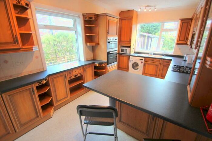8 Bedroom Semi-Detached House To Rent In Batcliffe Mount, Headingley, Leeds, LS6