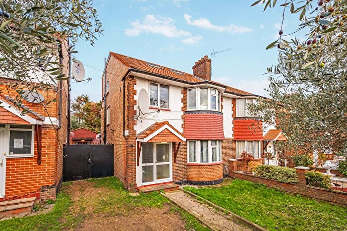 Semi Detached House For Sale In Bowes Road, East Acton, W3