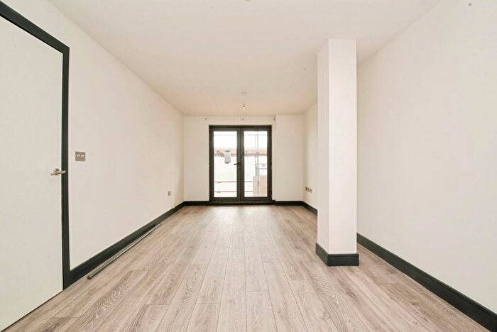 1 Bedroom Flat For Sale In Galleon Way, Cardiff, CF10