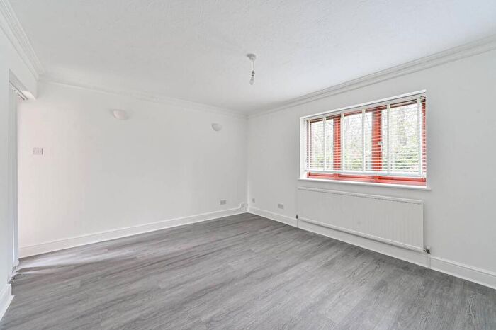 2 Bedroom Flat To Rent In Albemarle Road, Beckenham, BR3