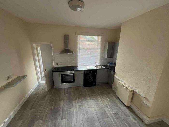 1 Bedroom Flat To Rent In West Hill Drive, Mansfield, NG18