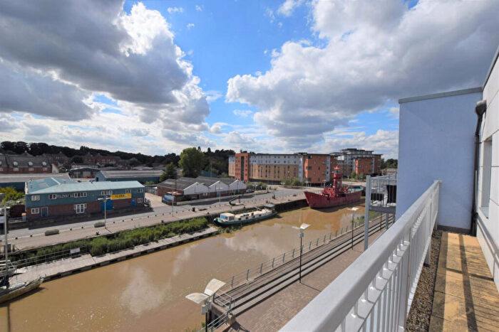 2 Bedroom Apartment For Sale In Quayside Drive, Colchester, CO2