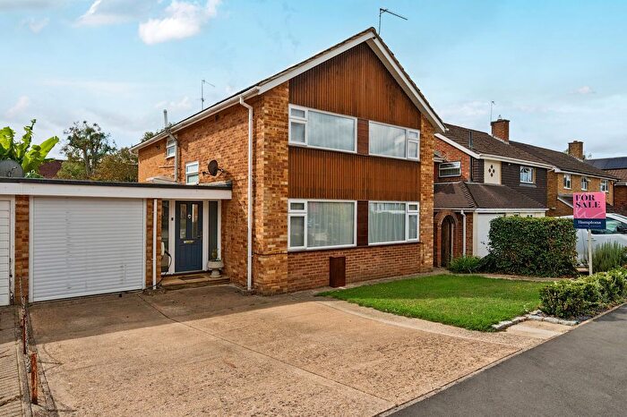 5 Bedroom Detached House For Sale In Great Oaks Park, Guildford, GU4
