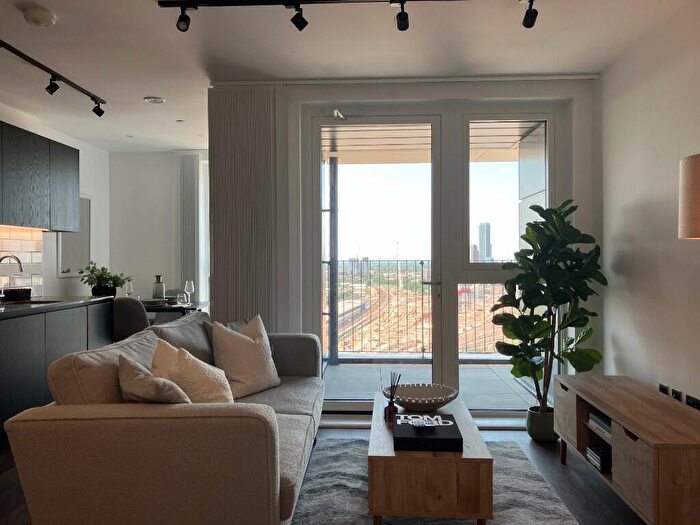 Flat To Rent In E-, Mitre Yard, - Scrubs Lane, London, NW10